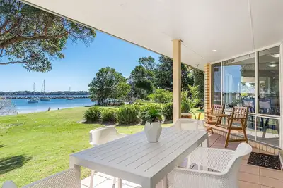 Image de River Luxury - Set right on Iluka Bay