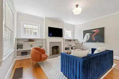 Image de Melrose Martini- New, 10 Guests!