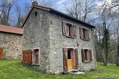 Image de Gîte romantique en pleine nature avec étang privatif et cheminée