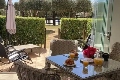 Image de Fabulous 2 Bedroom Sunny Apartment