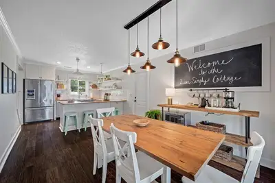 Image de Live Simply Cottage: Spacious 4-Bedroom Home in Clearwater