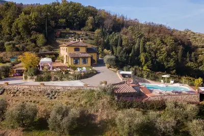 Image de Villa à Cantagrillo avec 6 chambres à coucher, 14 couchages