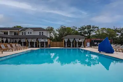 Image de Admiral's Abode - Fully Loaded! Walk to the beach, Dogs ok! , Huge Sw Pool!