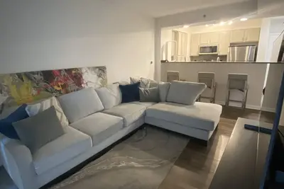 Image de 11 minutes to Dca! Lovely 1bed Modern Apt w\/ Amenities!