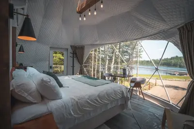 Image de The Green Haven Dome - Secluded lakeview w/ hot tub - 20 mins from St. Andrews! !