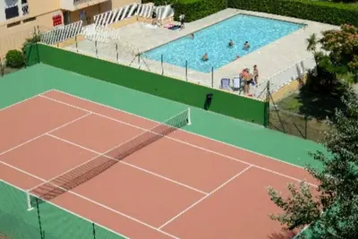 Image de studio climatisé avec coin nuit à 100mde la plage