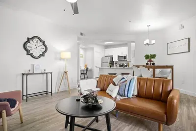 Image de CozySuites Modern Urban in Historic Glendale