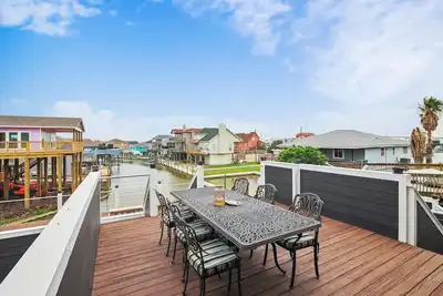 Image de Blue Fin | Canal Views + Pet-Friendly