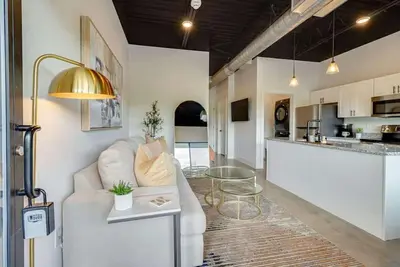 Image de Studio with 2 Queen Beds  7 mins to Broadway!