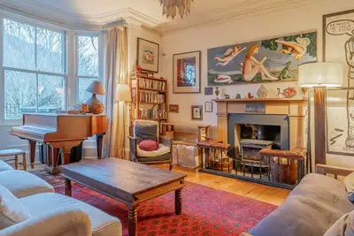 Image de Stylish and Old-world Home Minutes From City yet Surrounded in Green and Country
