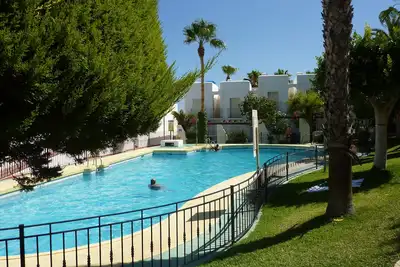 Image de Belle maison à une très courte distance de marche (50 mètres) de la plage.