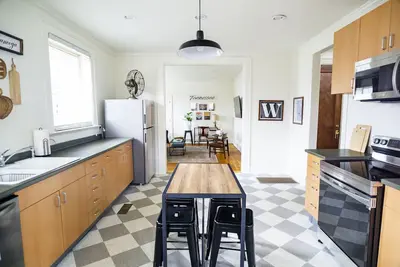 Image de Historic Restoration, Central location, Pet & Family Friendly, No Pet Fee!