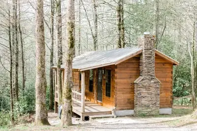 Image de Cozy Cabin Nestled in the Woods