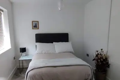 2 bed House Close to Middleton City Centre & Shops