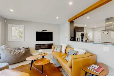 Image de Waterfront retreat with dock, sauna, & firepit - near Woodstock & ski areas