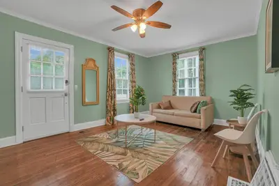 Image de Cozy Green Haven, 1br Flat Minutes from Downtown