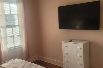 Image de Open Plan 1br Apt with King Bed in Historic City
