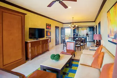 Image de Mexican beachfront condo on resort w/ pools and restaurants on site