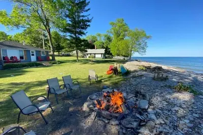 Image de County Beach House - right on South Bay with incredible Lake Ontario views