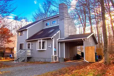 Image de Pocono Dog Friendly Home, Deck, Yard & Fire Pit