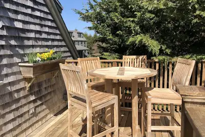 Image de Escape to Nantucket's charm, just a 6-min drive from Surfside Beach
