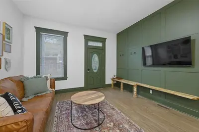 Newly Renovated, 5 minutes to SpookyNook