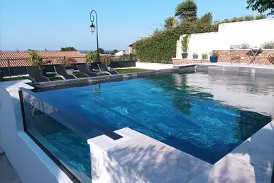 Image de Maison familiale piscine chauffée privée Les Alpilles Aureille village provençal