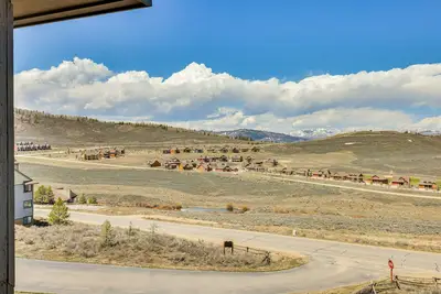 Image de Ski-in/Ski-Out Top-Floor Condo at Granby Ranch!