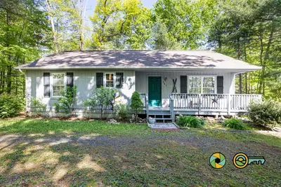 Image de Hoover's Hideaway | Woodland views & firepit | Bryce Resort