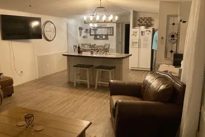 Image de Gurley's Happy Place! Quarter mile to main entrance of the Butte. Come Play! ! !