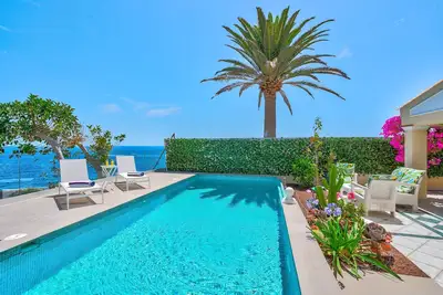 Villa Bouganvilla direkt am Meer mit Pool