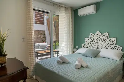 Image de Boho style apartment with spacious front yard in historical district of Chania
