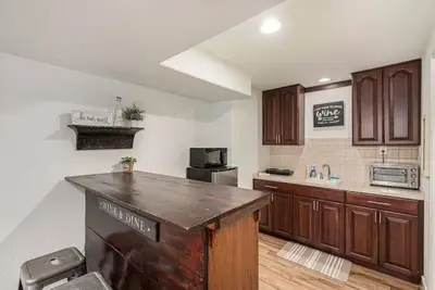 Image de Private Basement Bungalow