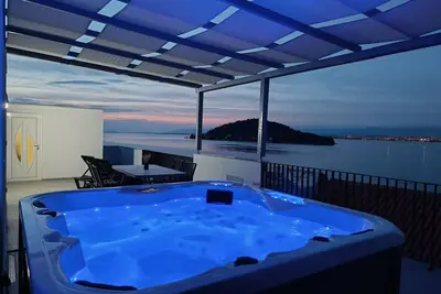 Image de apartment with a large terrace with a beautiful sunrise