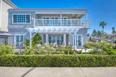 Image de Juniper Beach Entire Home | Sleeps 18 | Oceanfront