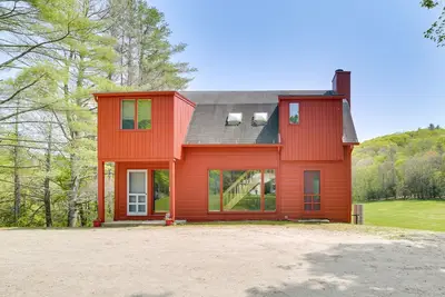 Image de Serene Salisbury Rental Home on 26 Acres w/ Deck!