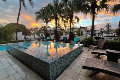 Image de Venetian Shores 5br/7ba Home with Pool, Spa & Boat Lifts