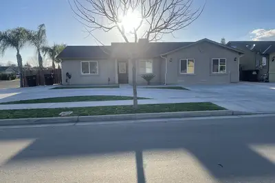 Image de Home near central Visalia