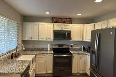 Image de 2Bdrm 2Bath condo in 55+ Fountain of the Sun on Fairway #2 of the golf course.