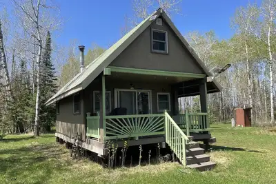 Image de Rustic Lakeside Cabin