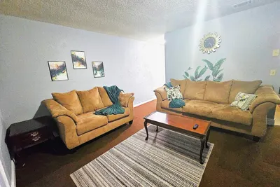 Image de Cute and Comfy with a porch