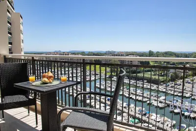 Image de Elegant Studio Vue Marina, Mer Et Esterel, Piscine, Etage Eleve