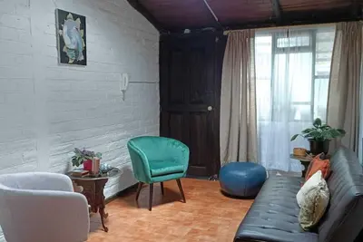 Image de Peaceful 4-guests city cottage near the heart of Quito---free parking