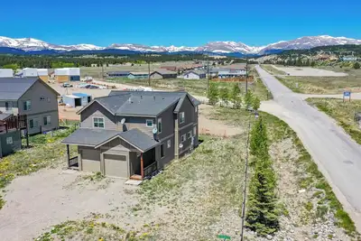 Image de New Rental! 3Br/2. 5Bath Family Friendly Home blocks from Main Street in Fairplay - FairHaven