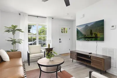 Image de Stylish Queen City Getaway in Camp North End