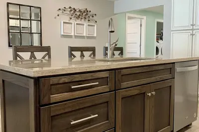 Image de 10% June discounts! ! Gorgeous Lakefront Home! Wheelchair Accessible