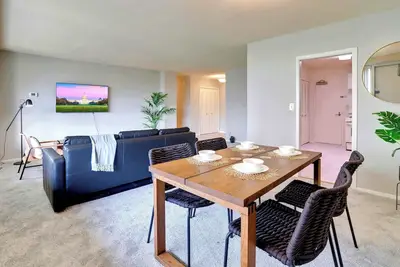Image de Stylish Apt Near Metro w Gym - Close to Dc