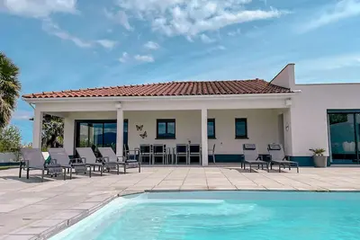 Image de Villa de luxe avec piscine et vue panoramique