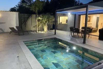 Villa 4* privée, piscine chauffée et couverte, 5 mn de la Mer