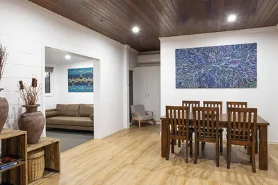 Image de 4 Bedrooms, 2 Bathrooms